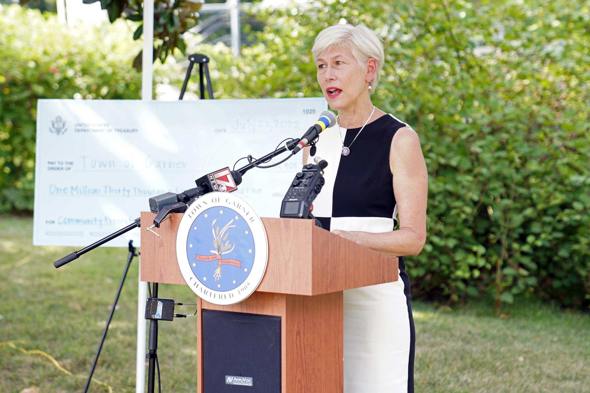 Deborah Ross at lectern